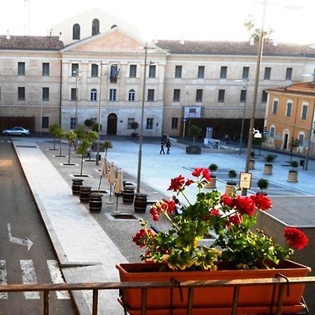 B&B Le Finestre Su Via Cavour Сассари Экстерьер фото