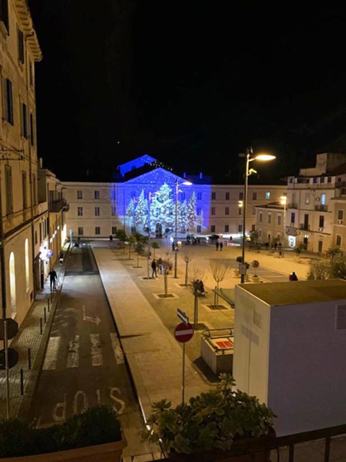 B&B Le Finestre Su Via Cavour Сассари Экстерьер фото