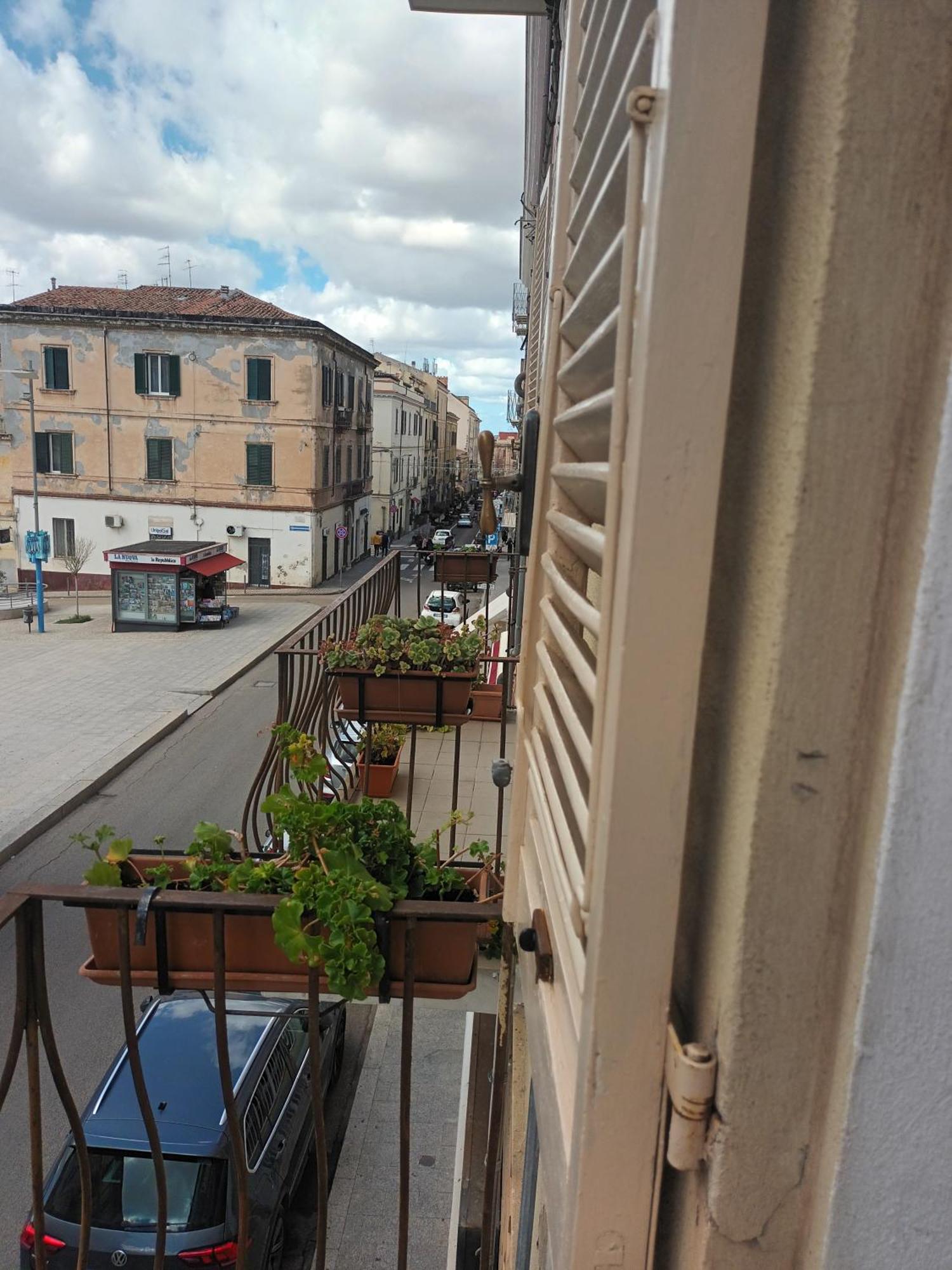 B&B Le Finestre Su Via Cavour Сассари Экстерьер фото